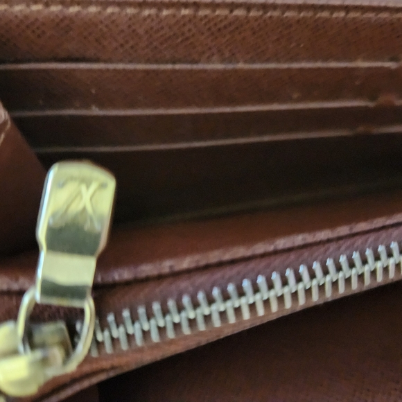 Louis Vuitton monogram Sarah wallet with LV shopping bag - Picture 7 of 10